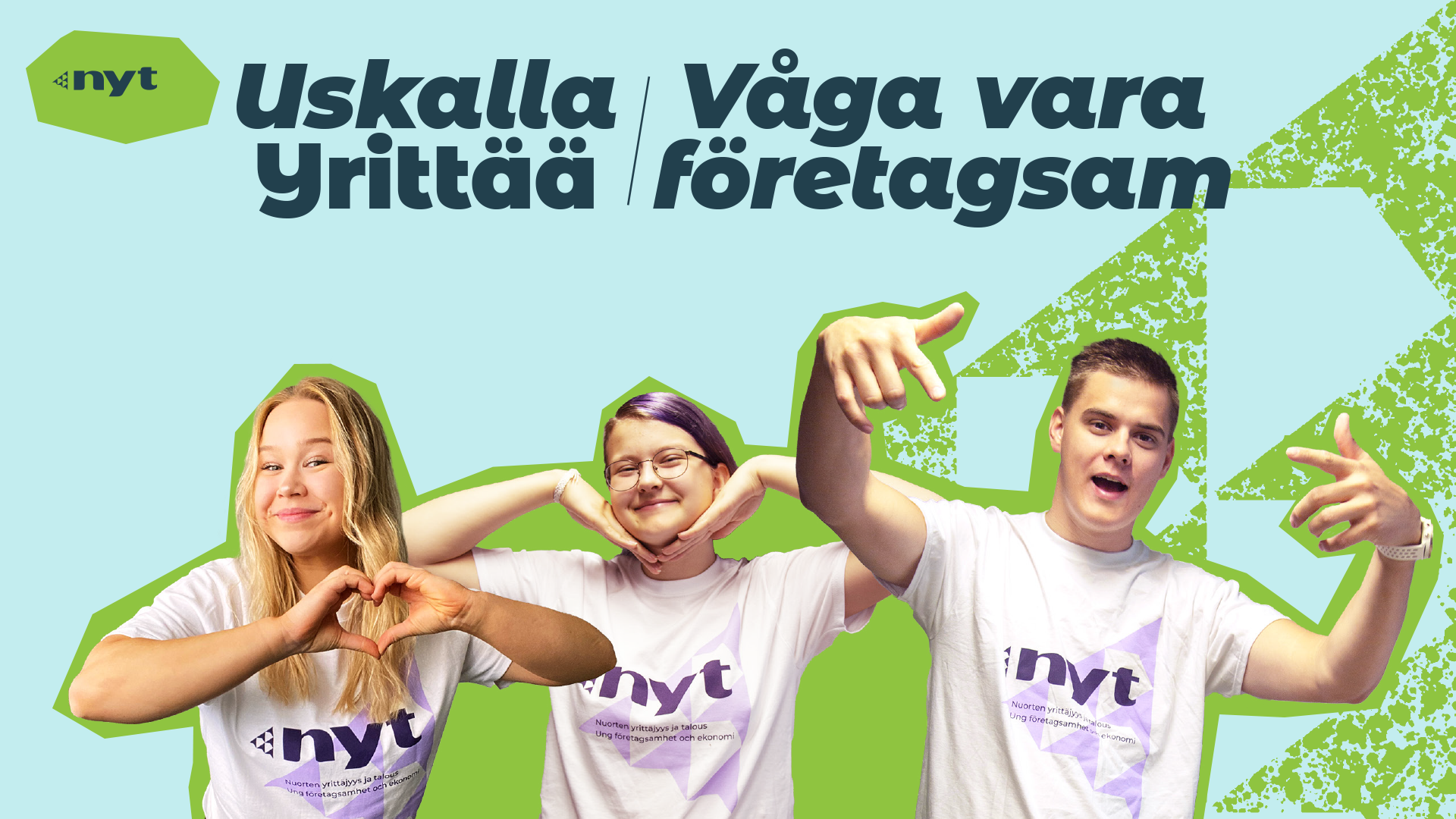 Kolme nuorta kuvassa, värillisellä taustalla kaksikielinen Uskalla Yrittää -logo.