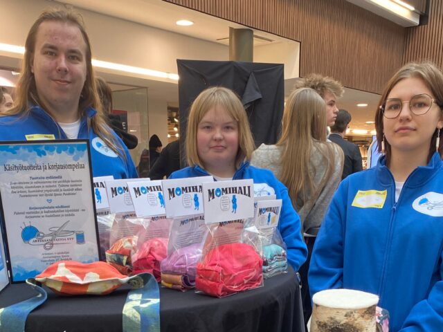 Artesaanitaitoa NYTin jäsenet Lauri Hautamäki, Mari Heinonen ja Mia Bradnum.