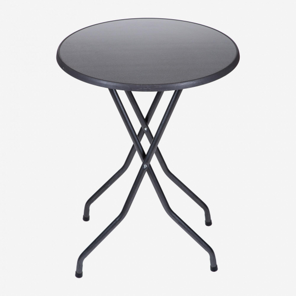 Kuvassa messupöytä valkoista taustaa vasten.